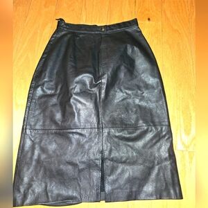 Elegant Black Leather Skirt Size 5/6